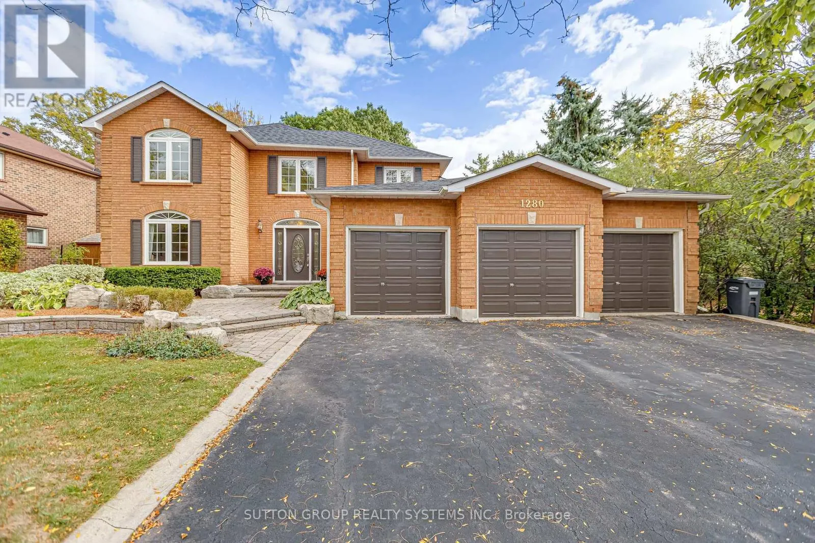 1280 SPRINGWOOD CRESCENT