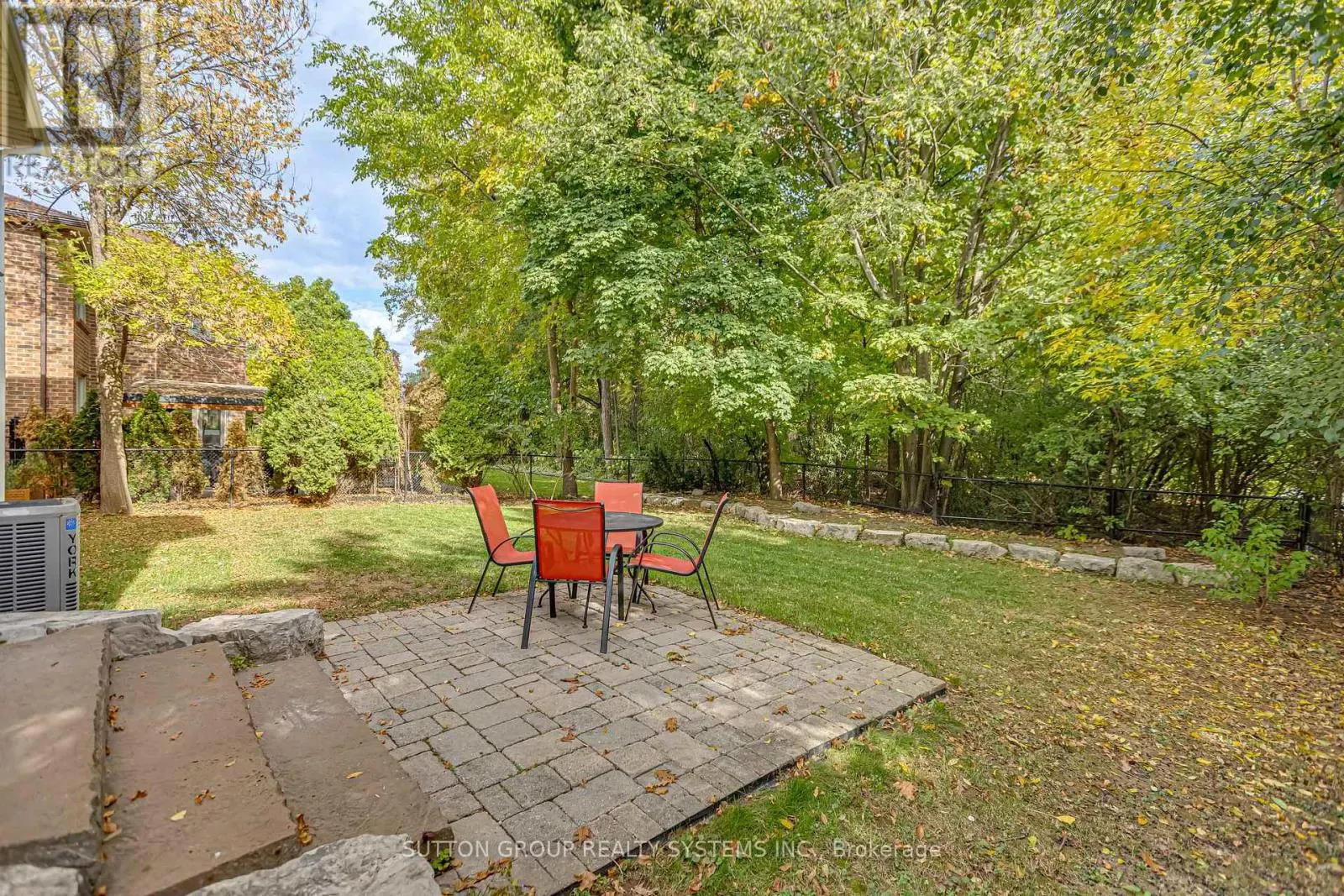 1280 SPRINGWOOD CRESCENT