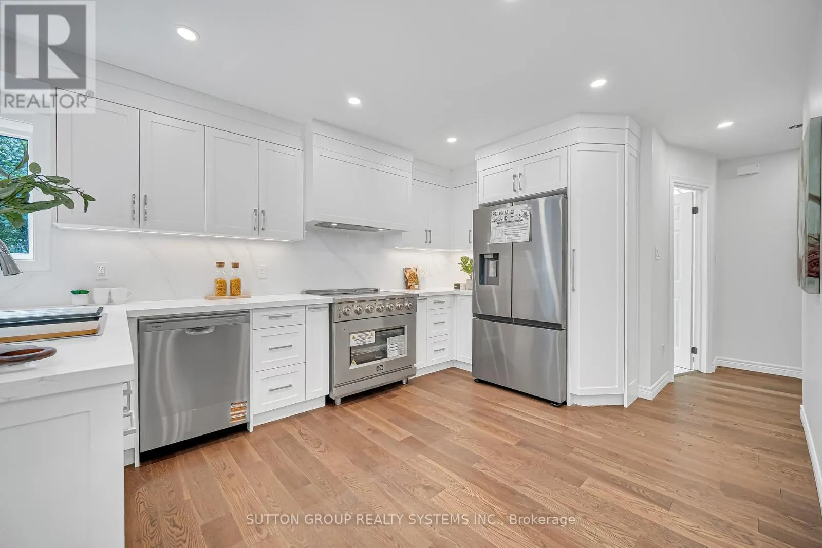 1280 SPRINGWOOD CRESCENT