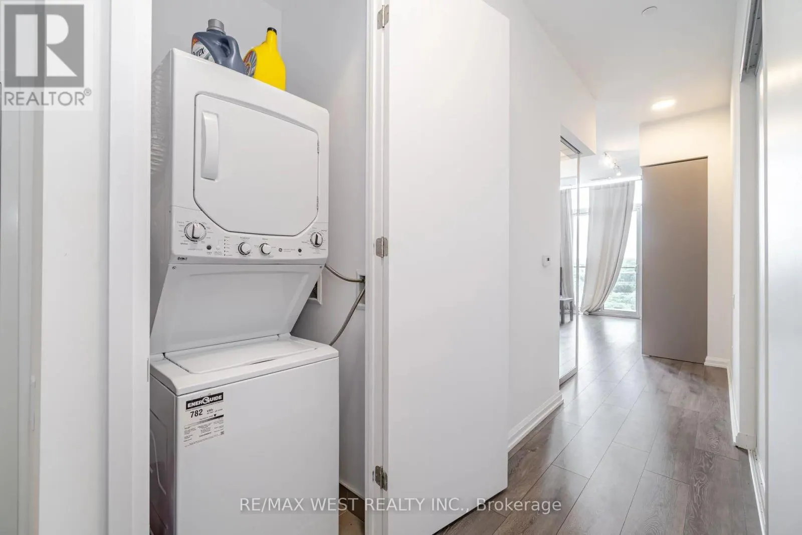 817 - 4208 DUNDAS STREET W
