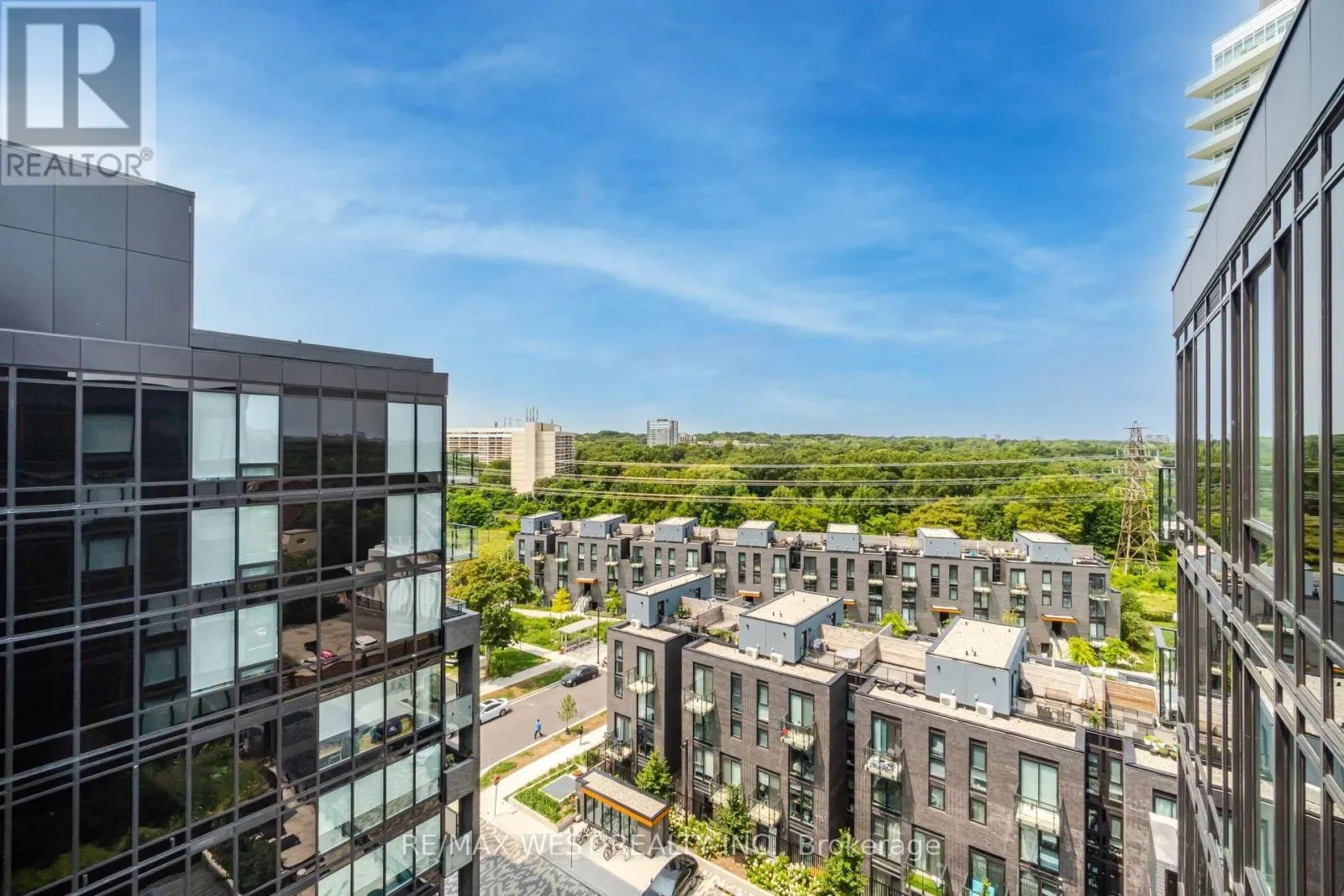 817 - 4208 DUNDAS STREET W