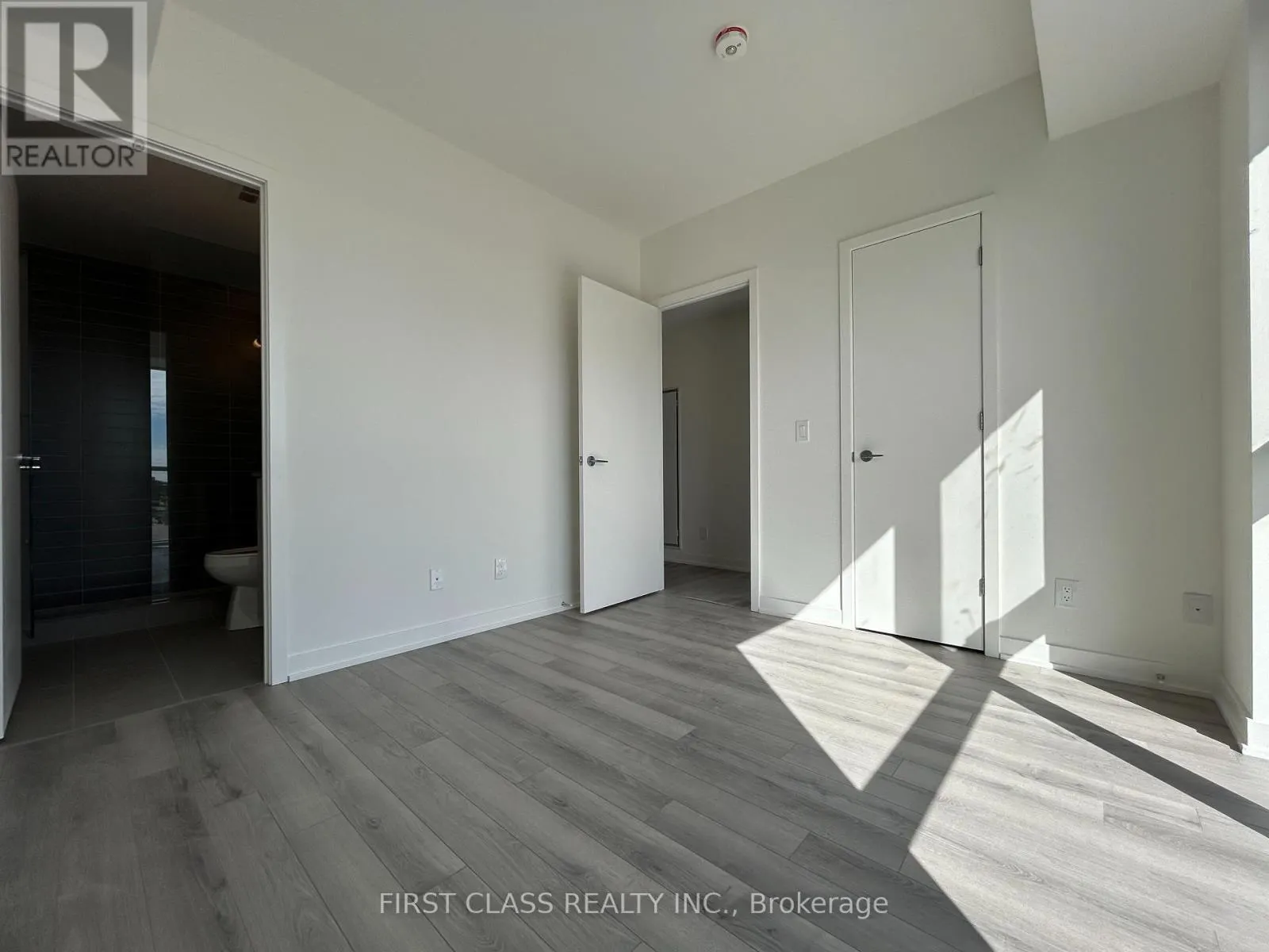 305 - 3071 TRAFALGAR ROAD