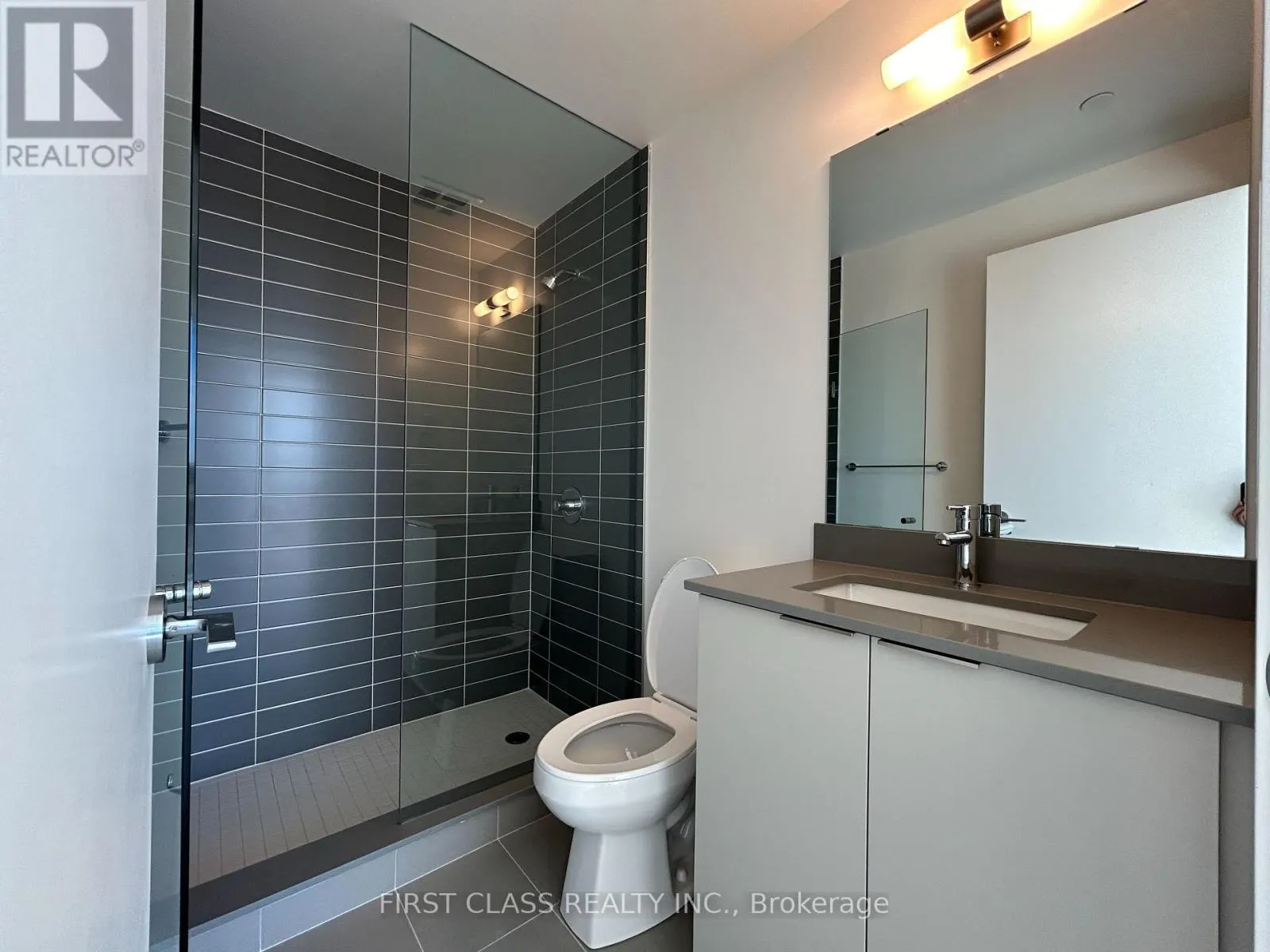 305 - 3071 TRAFALGAR ROAD