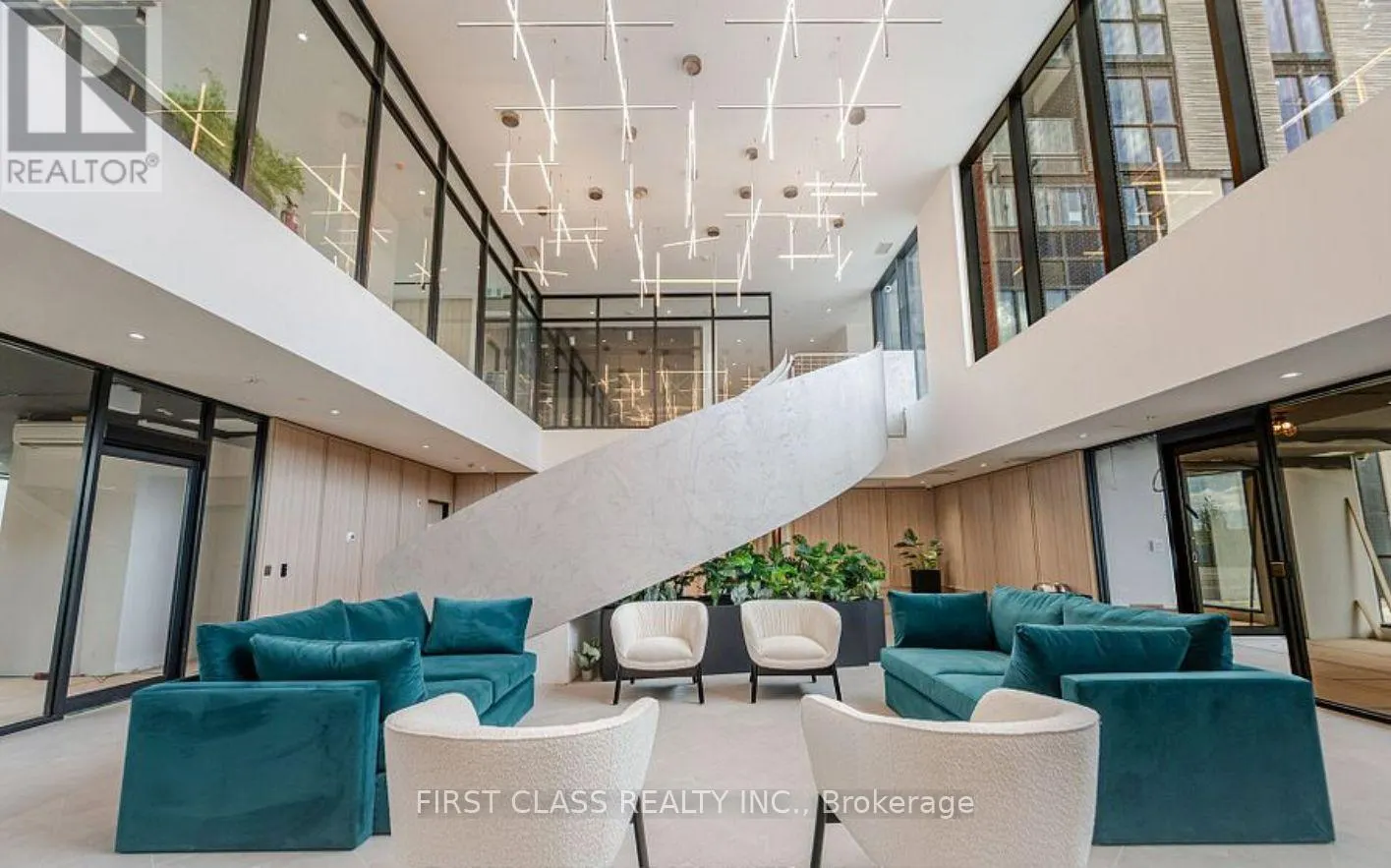 305 - 3071 TRAFALGAR ROAD