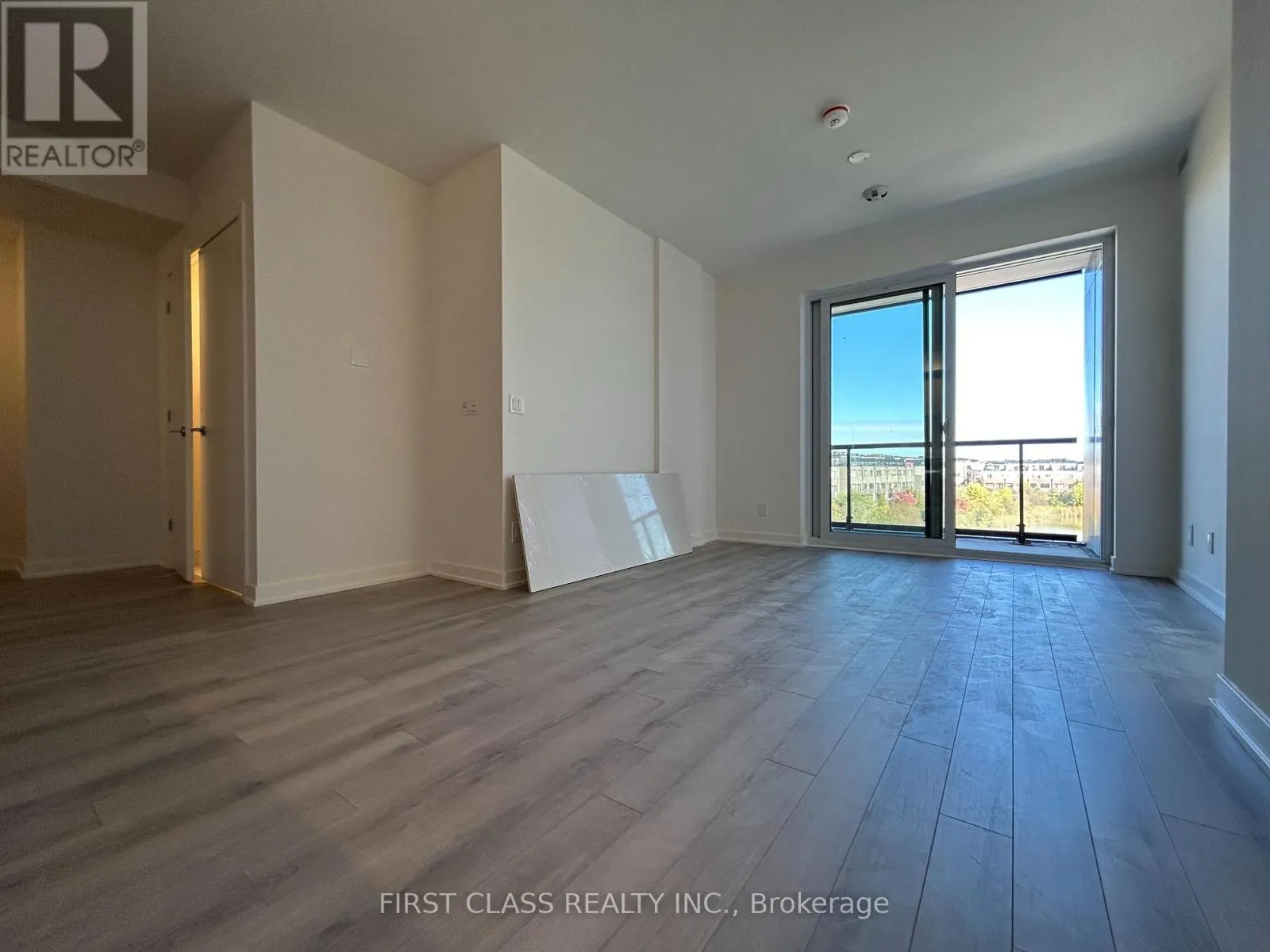 305 - 3071 TRAFALGAR ROAD