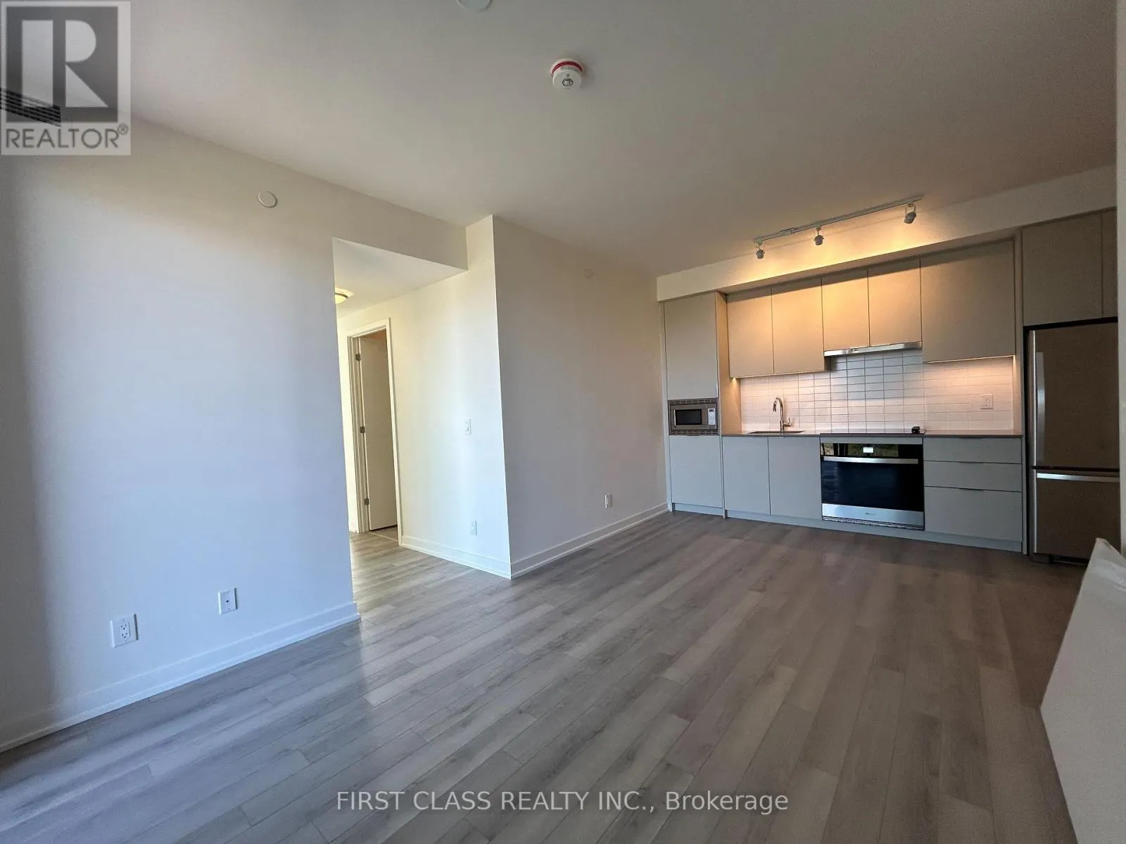 305 - 3071 TRAFALGAR ROAD