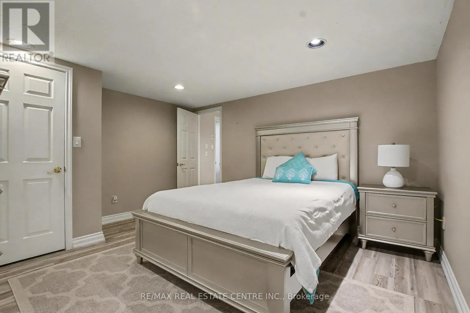 4220 ENNISCLARE DRIVE