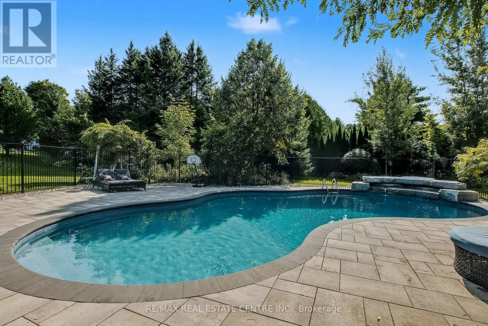 4220 ENNISCLARE DRIVE