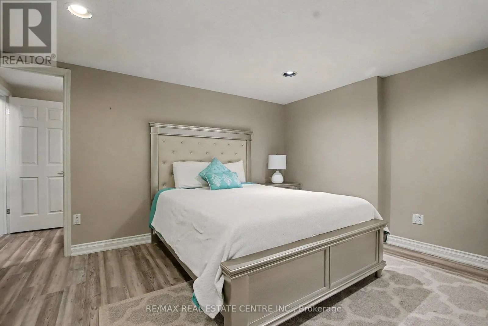 4220 ENNISCLARE DRIVE