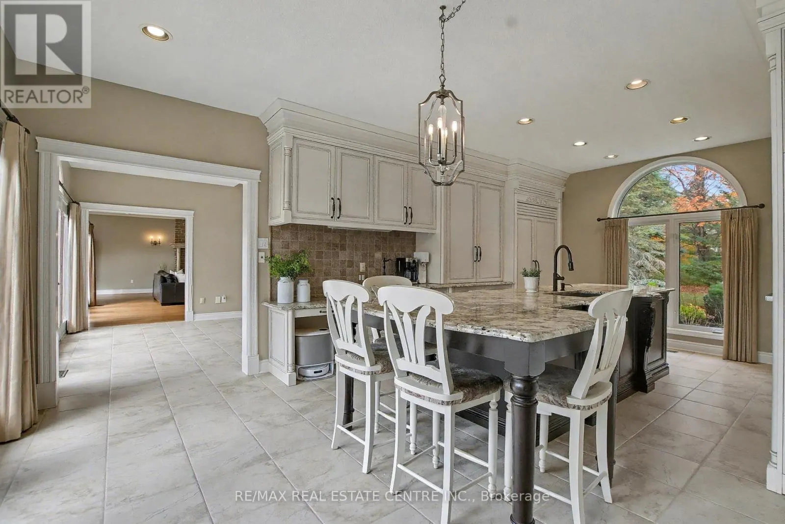 4220 ENNISCLARE DRIVE