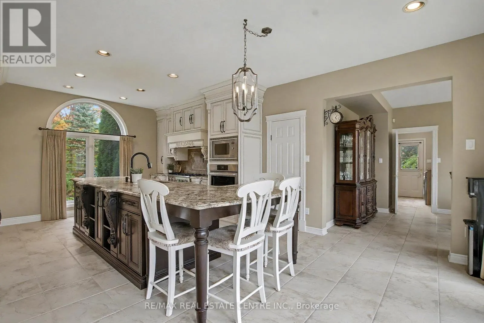 4220 ENNISCLARE DRIVE