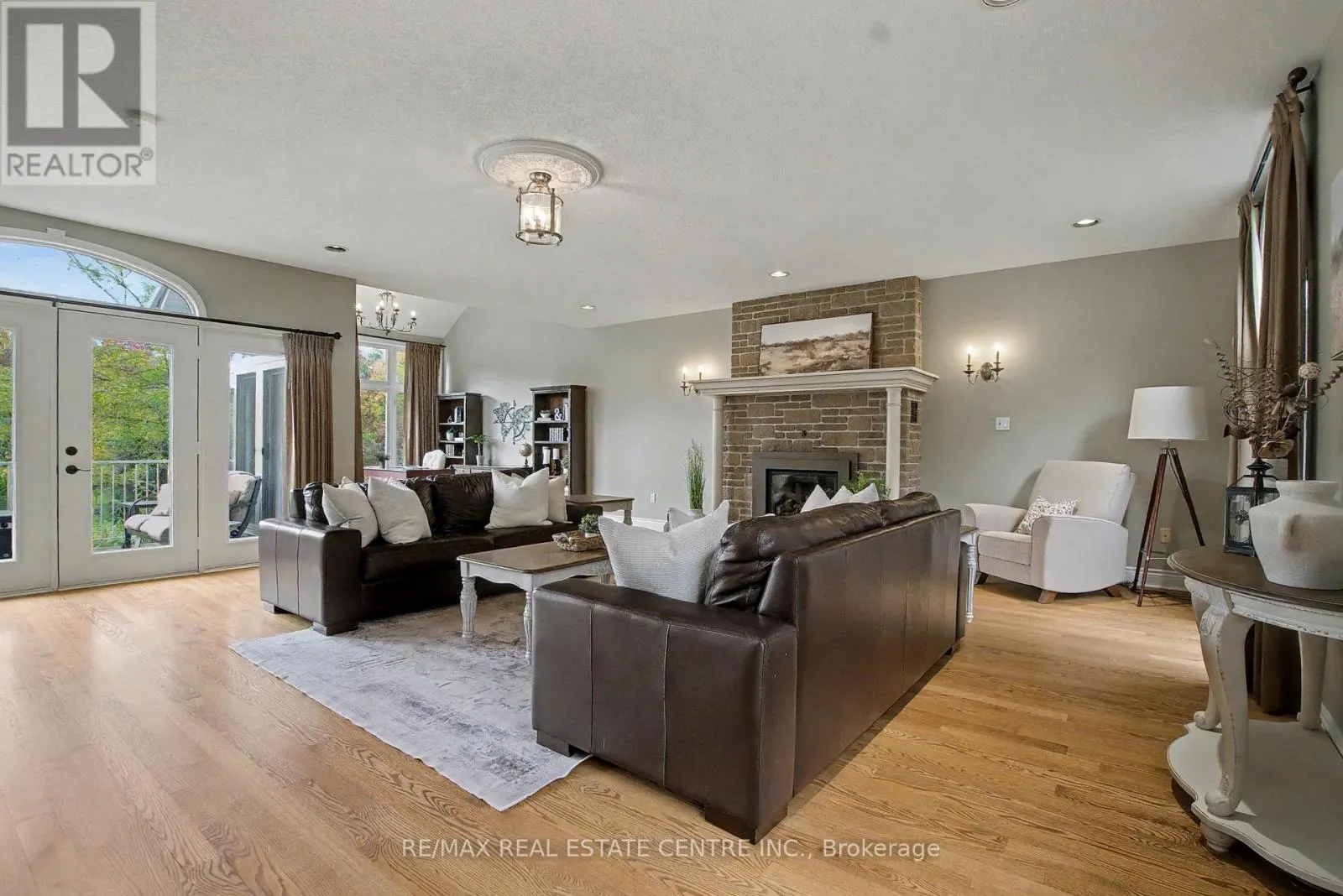 4220 ENNISCLARE DRIVE