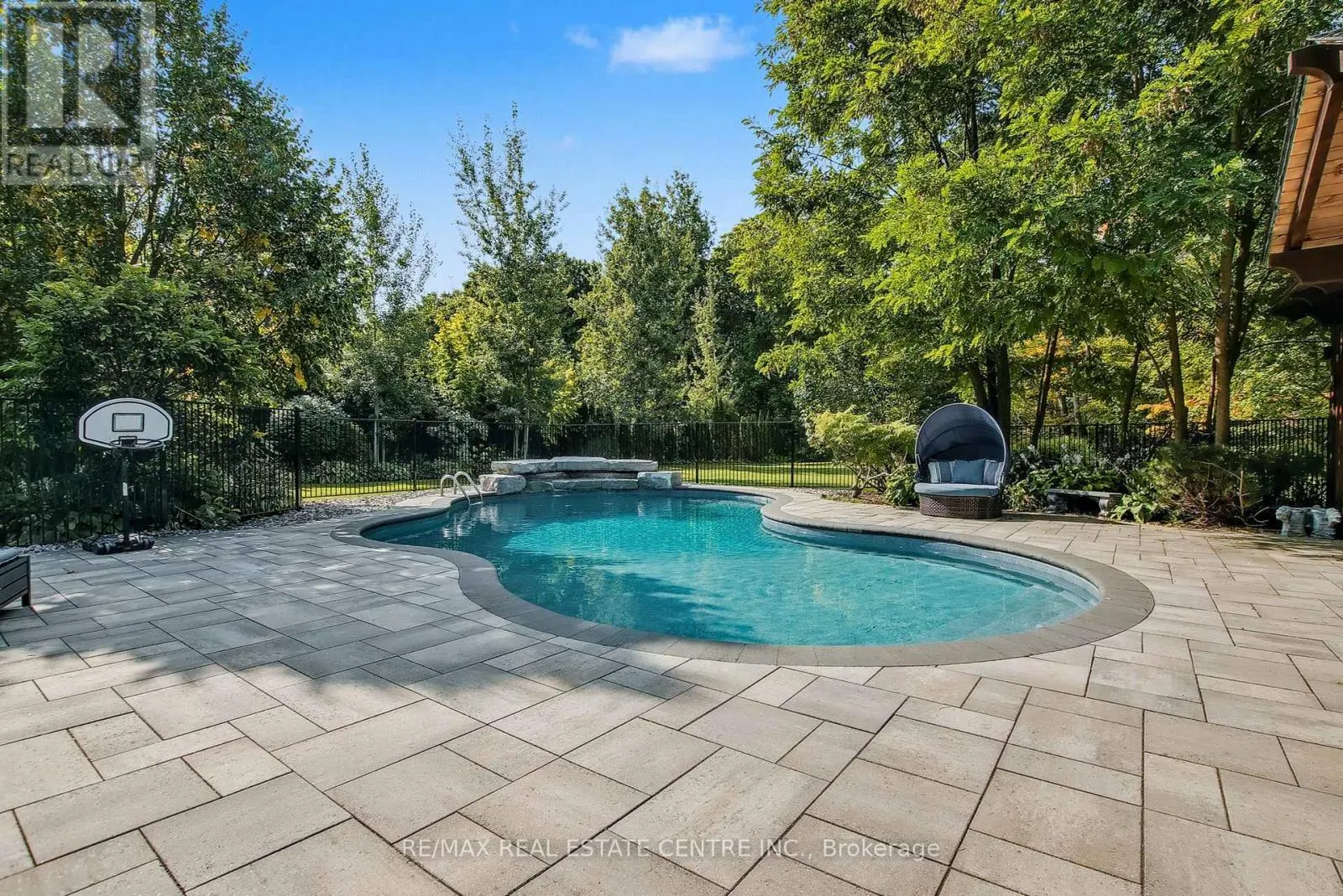 4220 ENNISCLARE DRIVE
