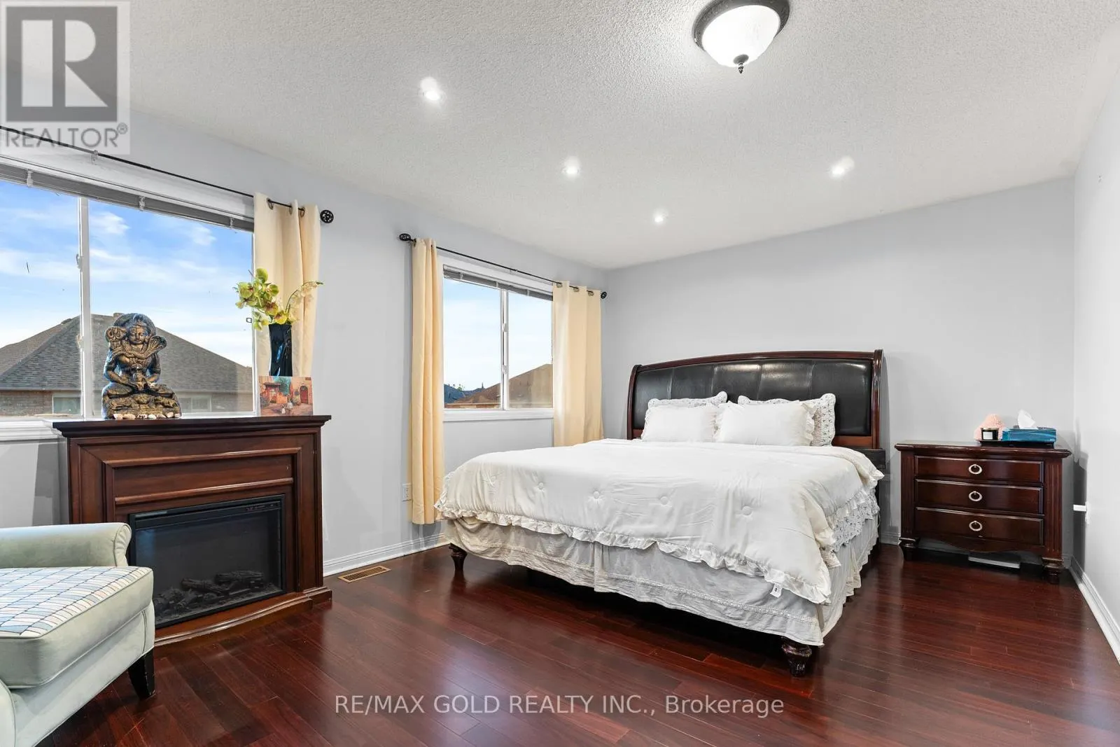 83 MOUNT RANIER CRESCENT