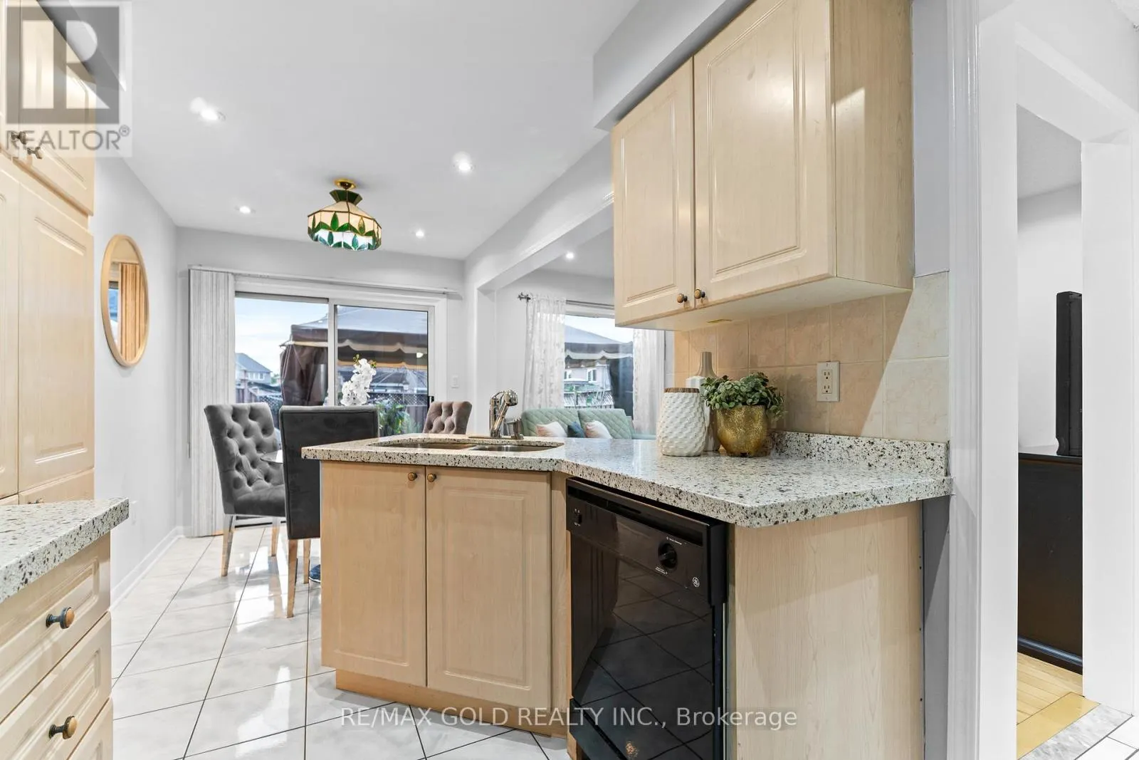 83 MOUNT RANIER CRESCENT