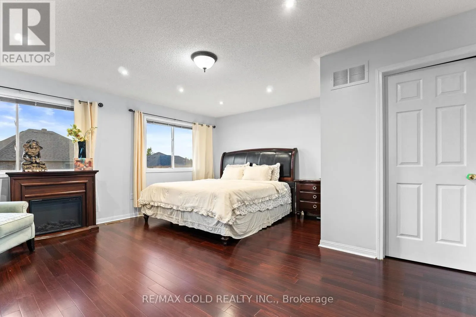 83 MOUNT RANIER CRESCENT