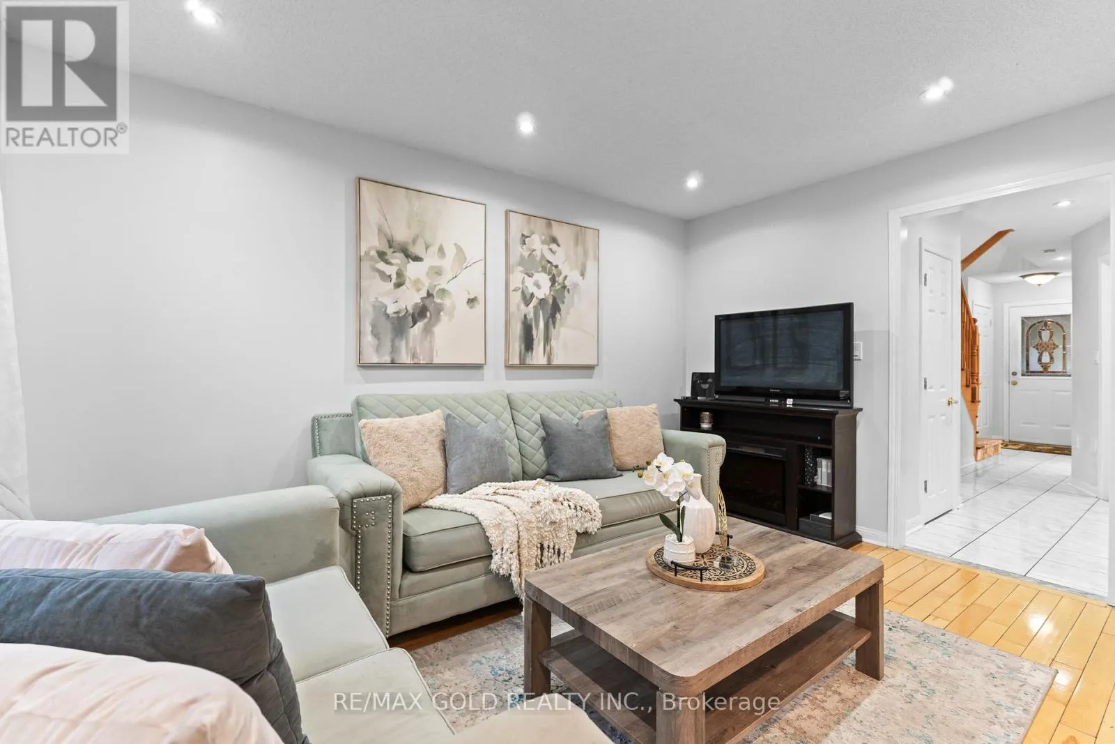 83 MOUNT RANIER CRESCENT