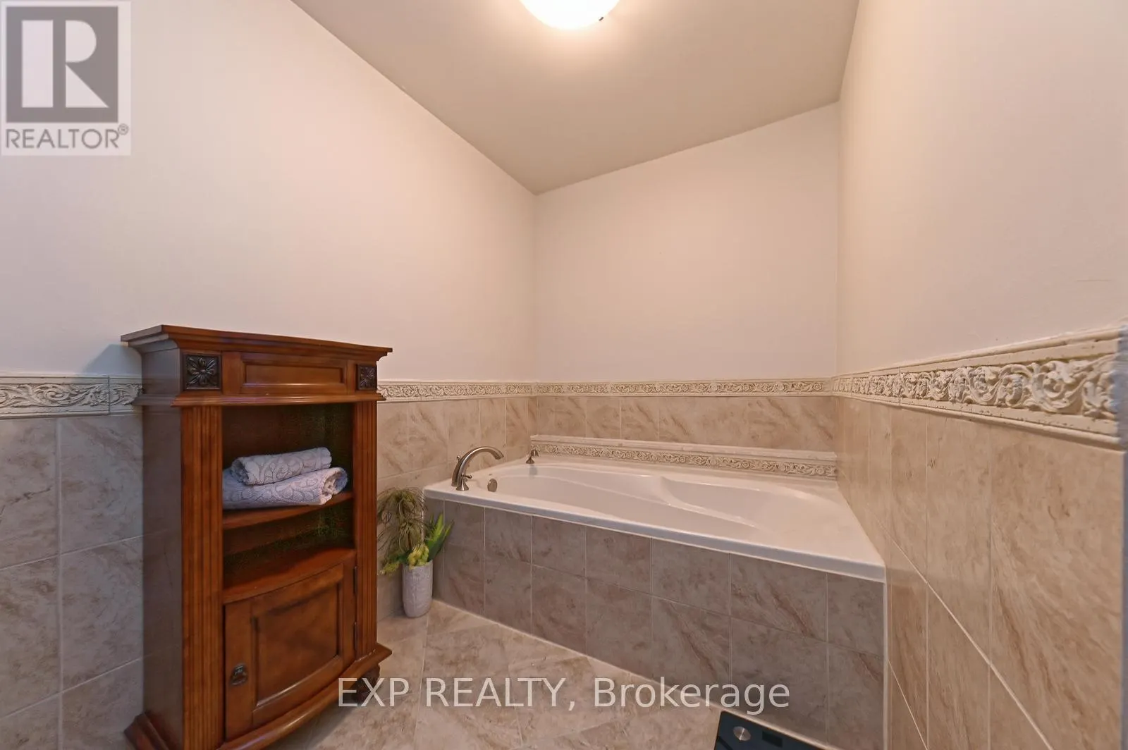 40 - 40 STORNWOOD COURT NE
