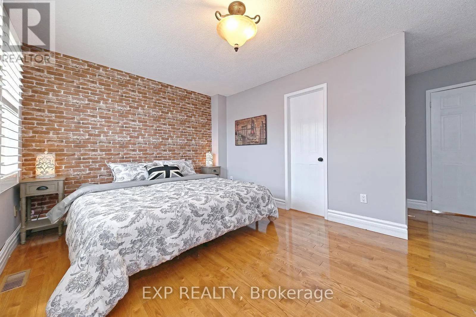 40 - 40 STORNWOOD COURT NE