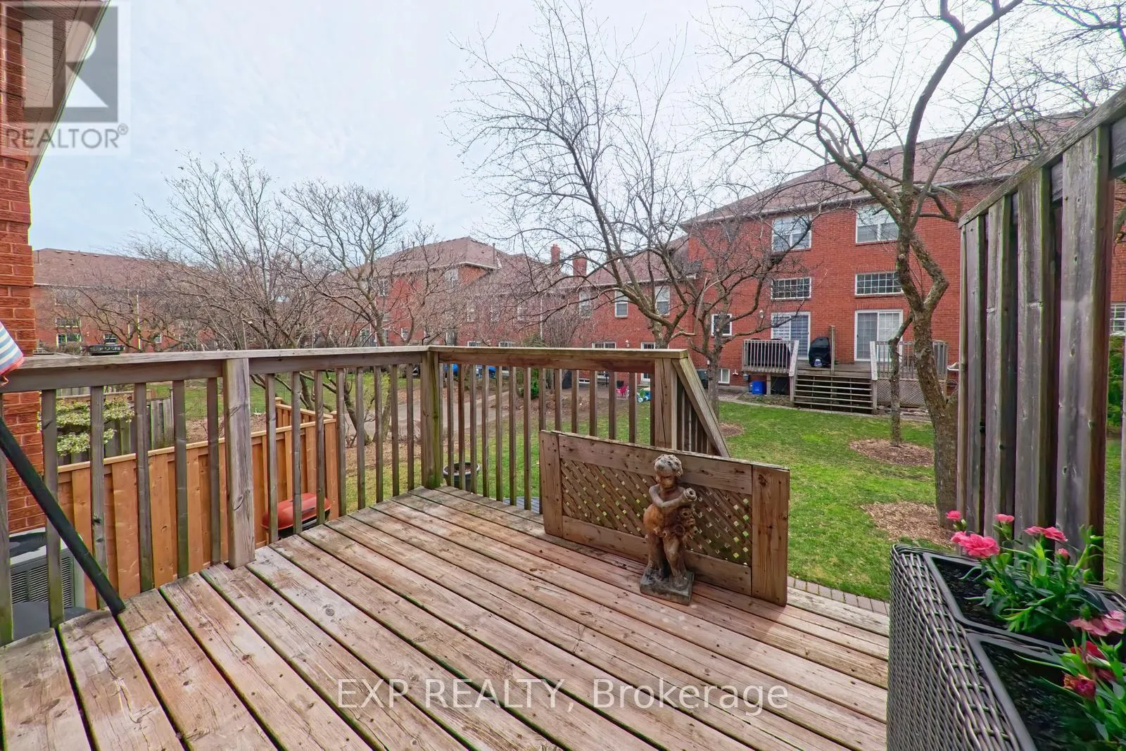 40 - 40 STORNWOOD COURT NE