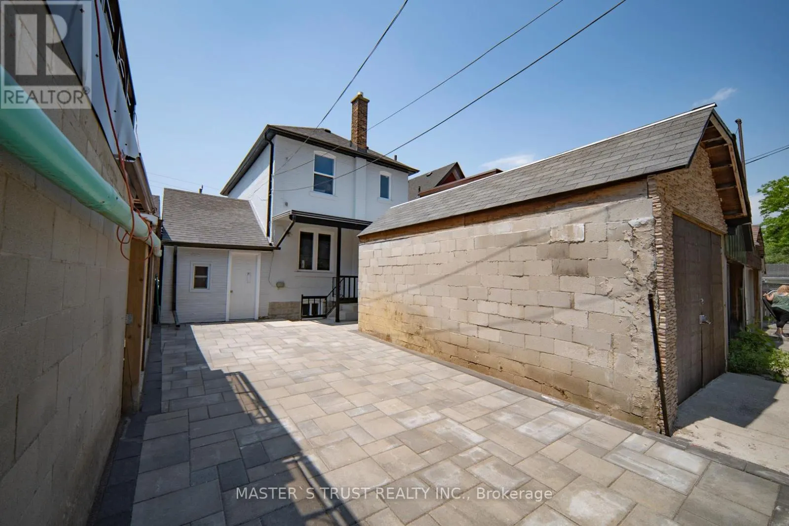 613 OLD WESTON ROAD S
