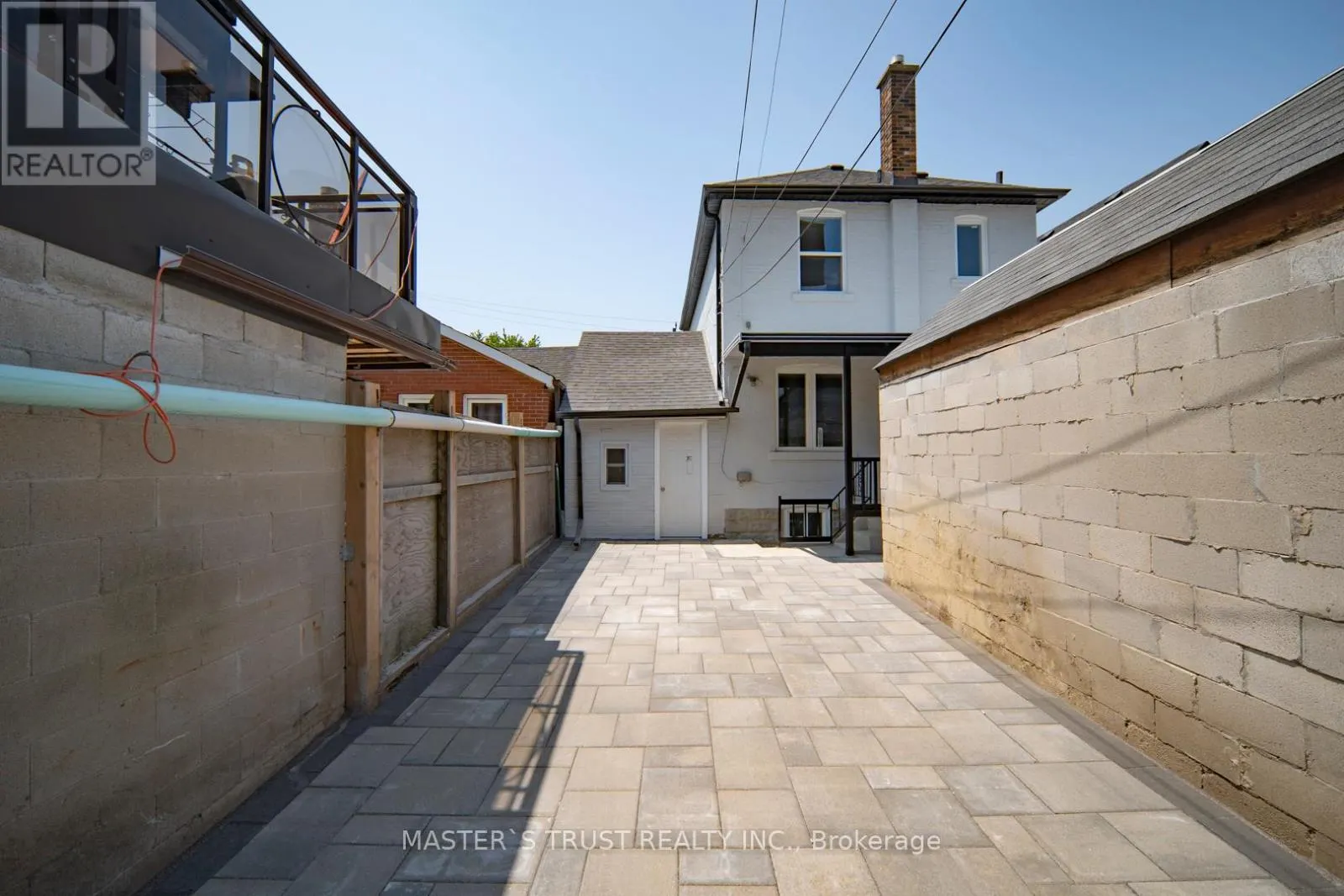 613 OLD WESTON ROAD S