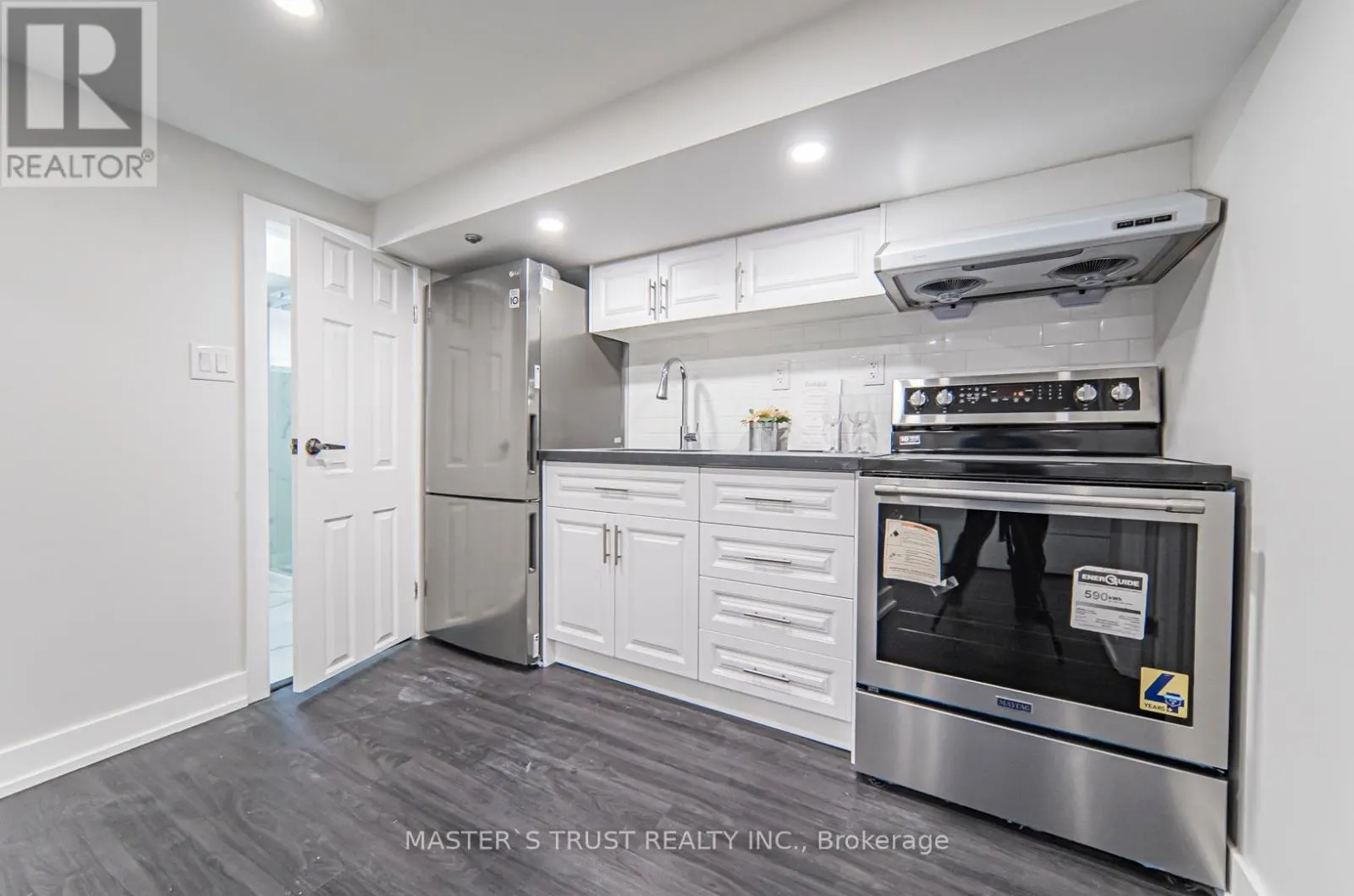 613 OLD WESTON ROAD S