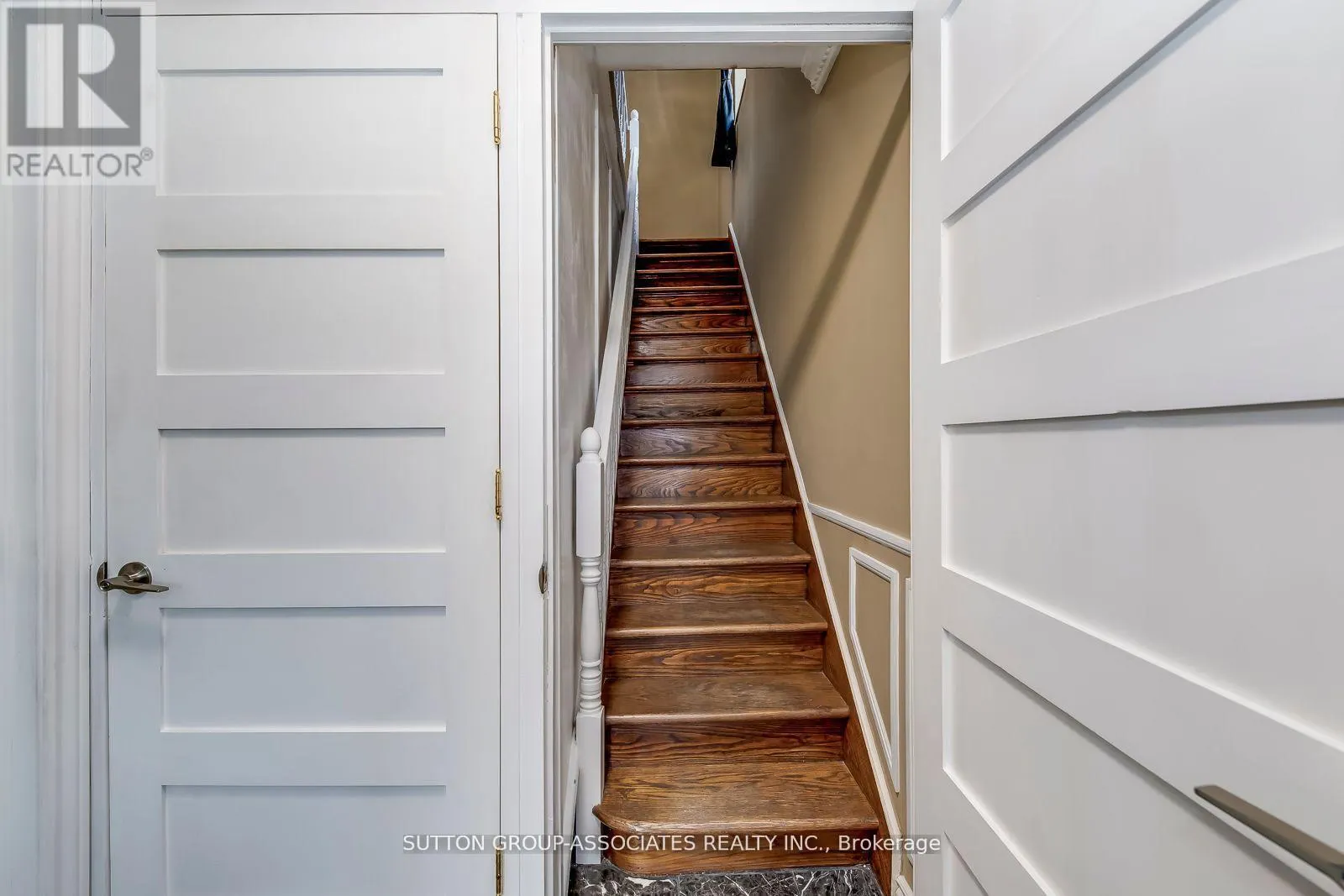 2ND FL. - 3564 EGLINTON AVENUE W