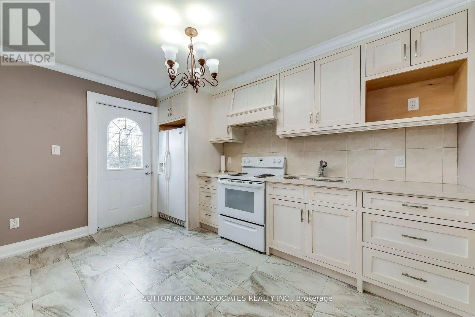 2ND FL. - 3564 EGLINTON AVENUE W