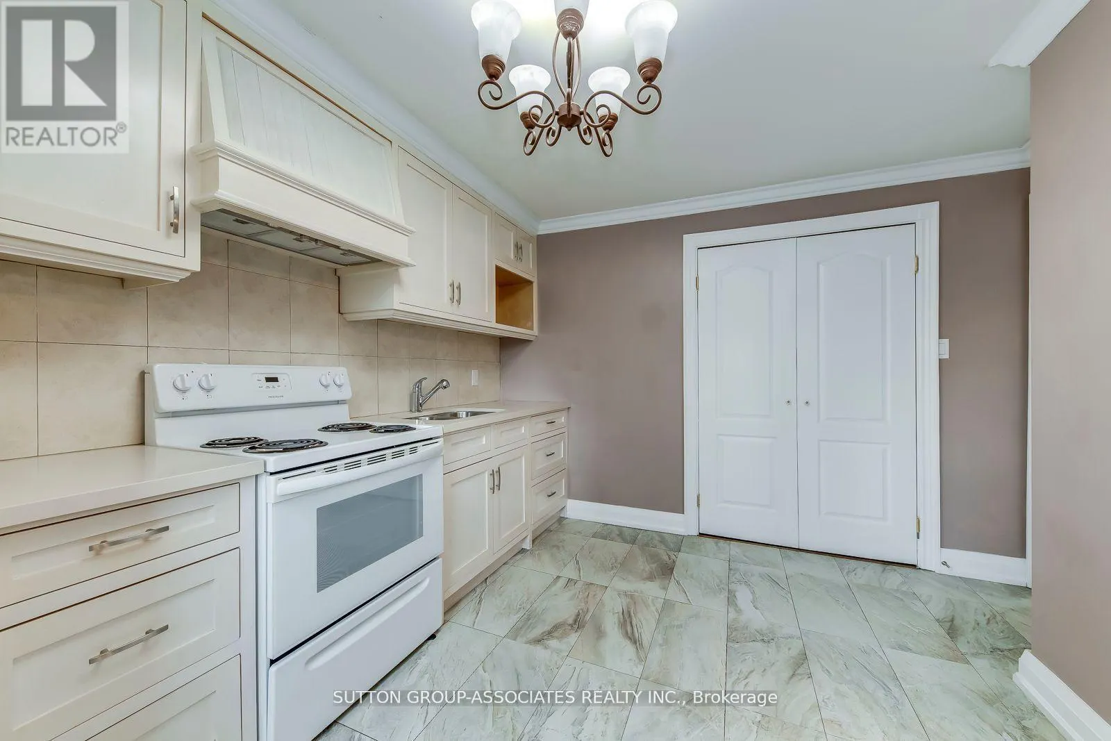 2ND FL. - 3564 EGLINTON AVENUE W