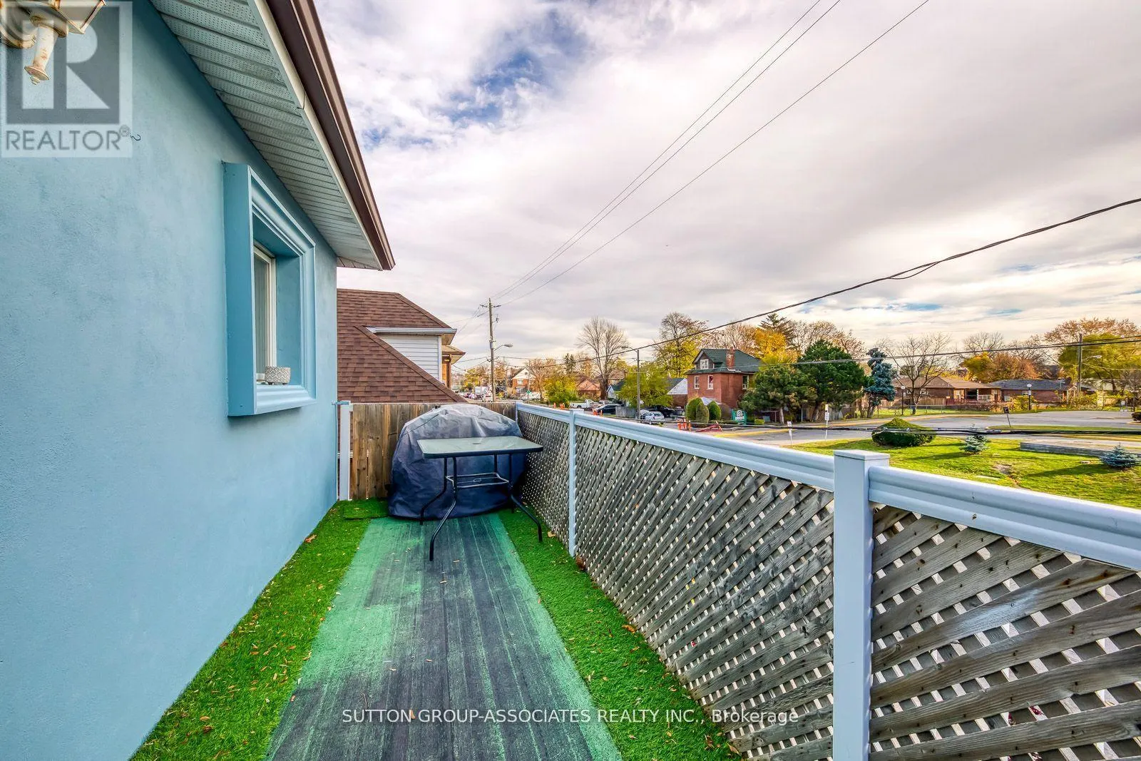 2ND FL. - 3564 EGLINTON AVENUE W