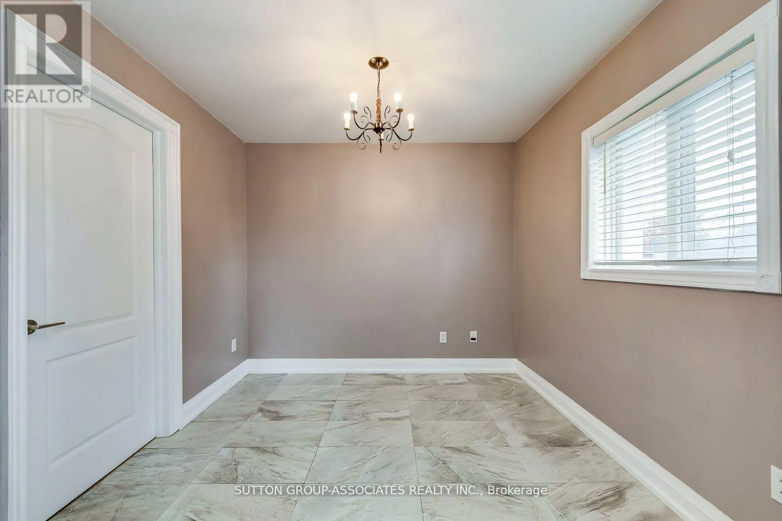 2ND FL. - 3564 EGLINTON AVENUE W