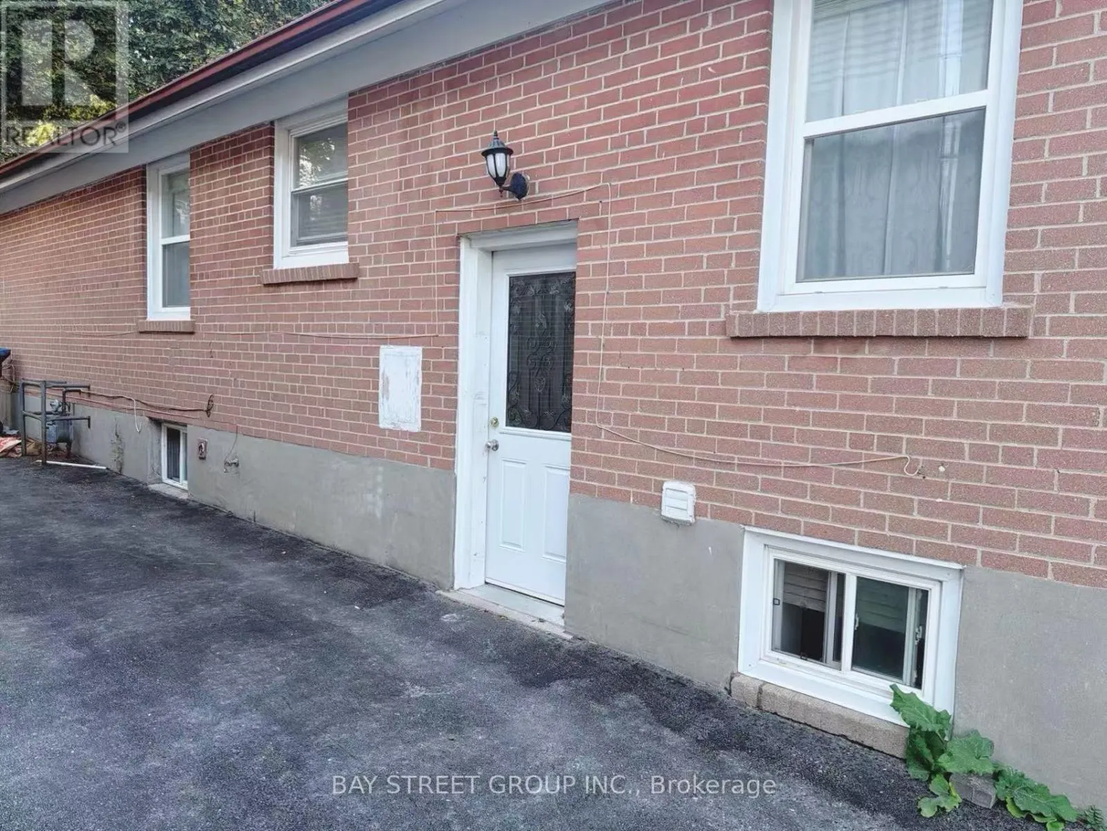 LOWER - 56 CORBY CRESCENT
