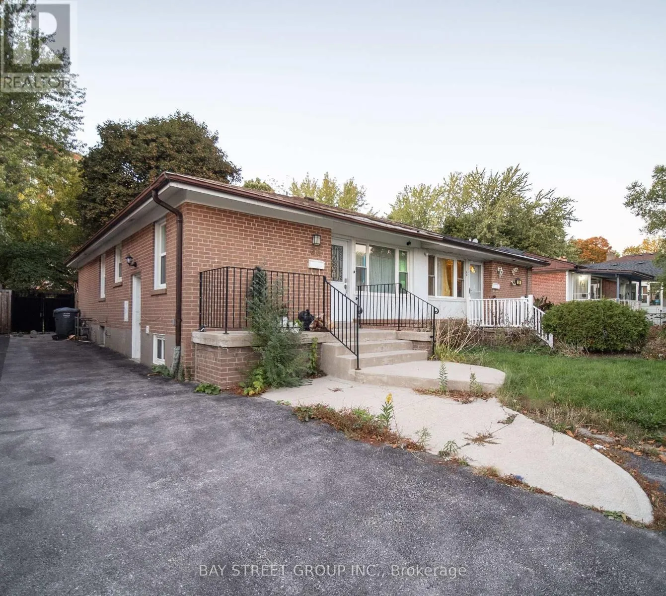 LOWER - 56 CORBY CRESCENT