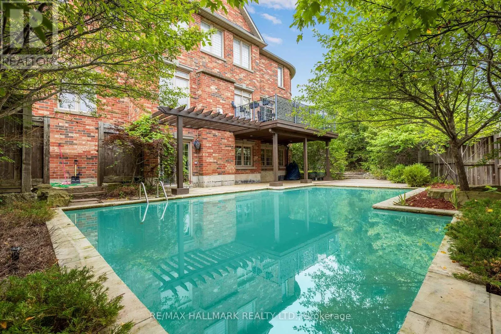 2485 MEADOWRIDGE DRIVE