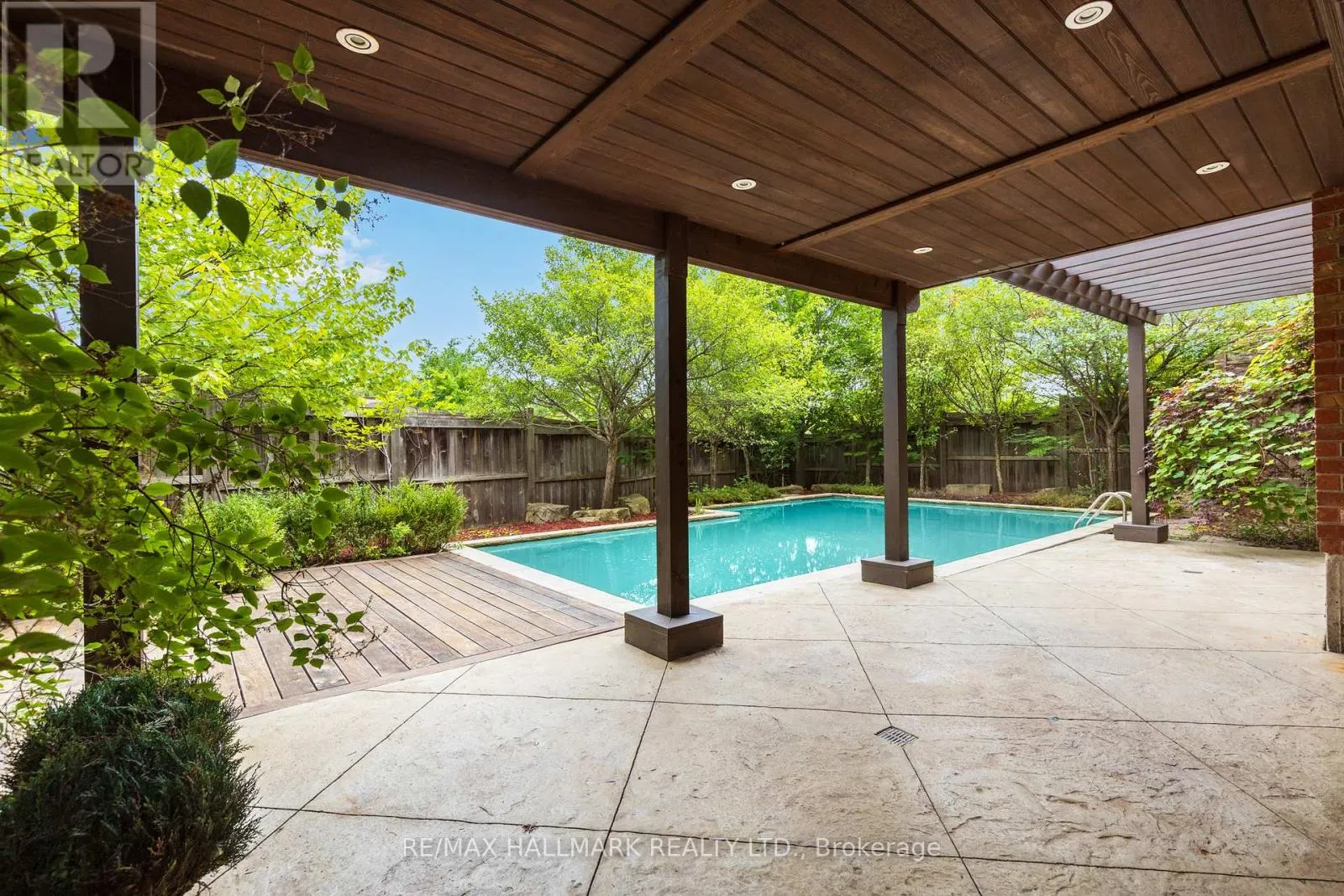 2485 MEADOWRIDGE DRIVE