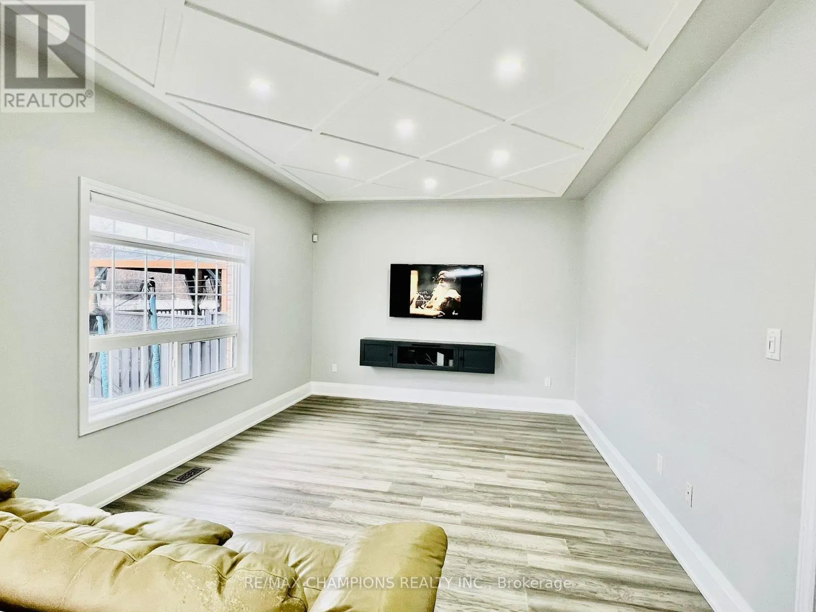 27 STONECREST DRIVE