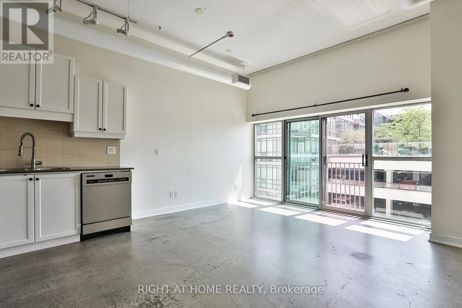 313 - 2 FIELDWAY ROAD