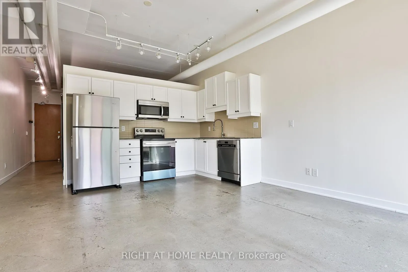 313 - 2 FIELDWAY ROAD