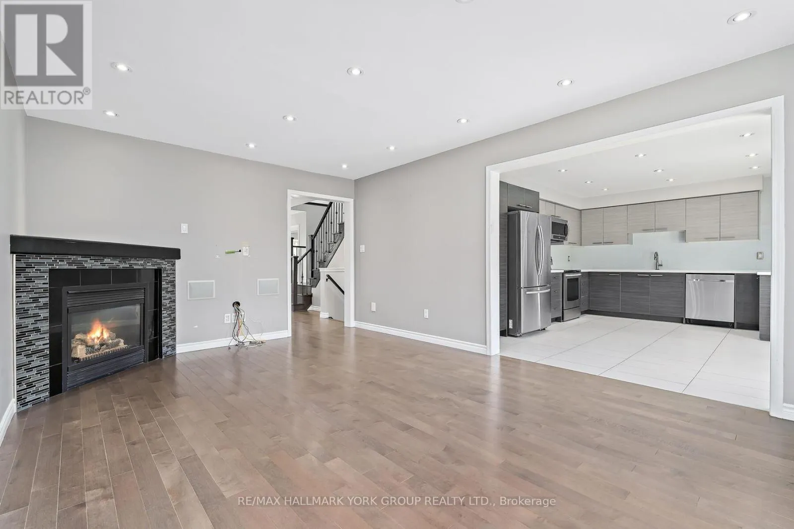 5562 BROADPATH GATE
