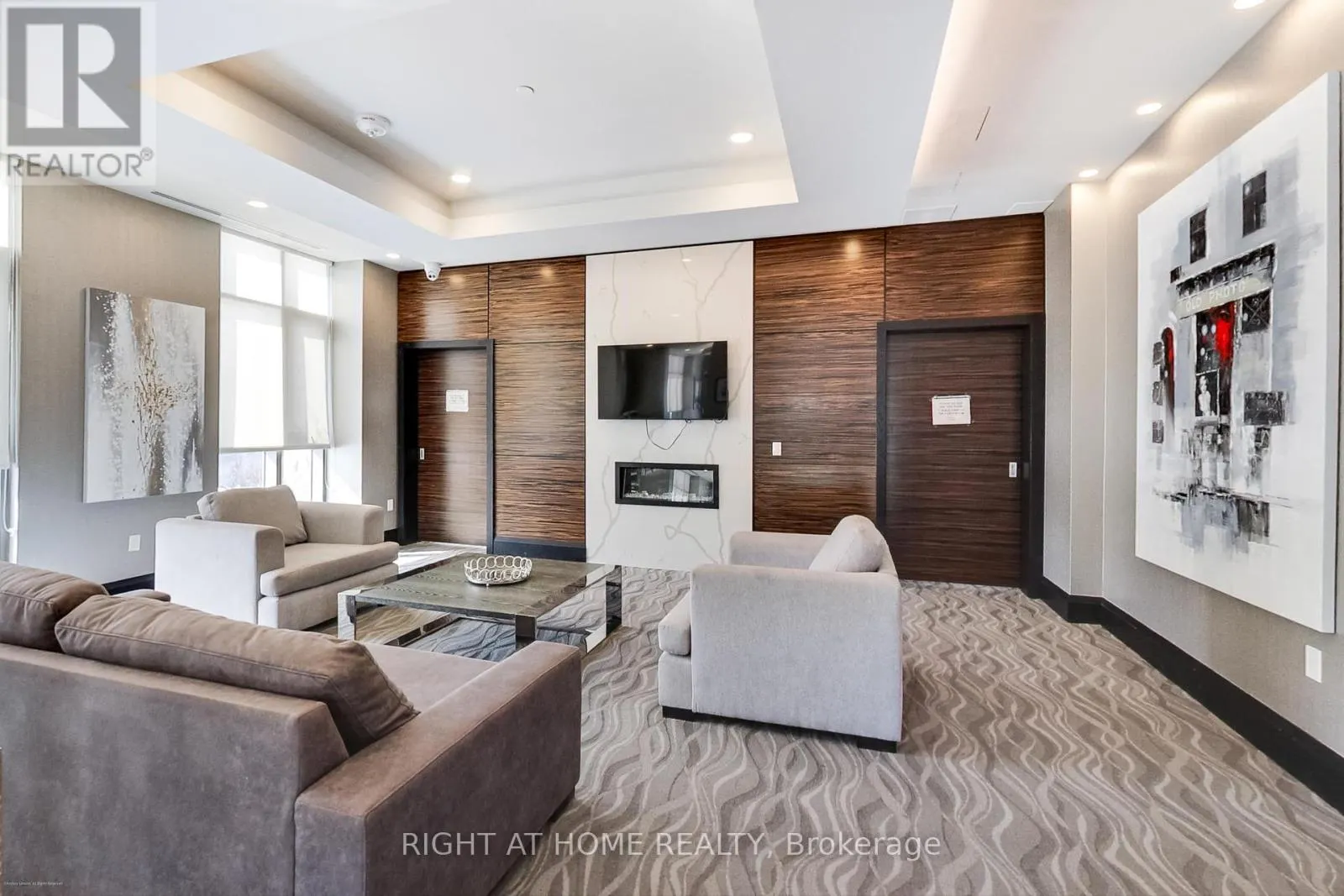 515 - 349 RATHBURN ROAD W