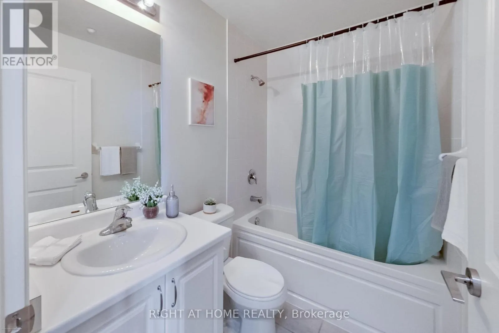 515 - 349 RATHBURN ROAD W