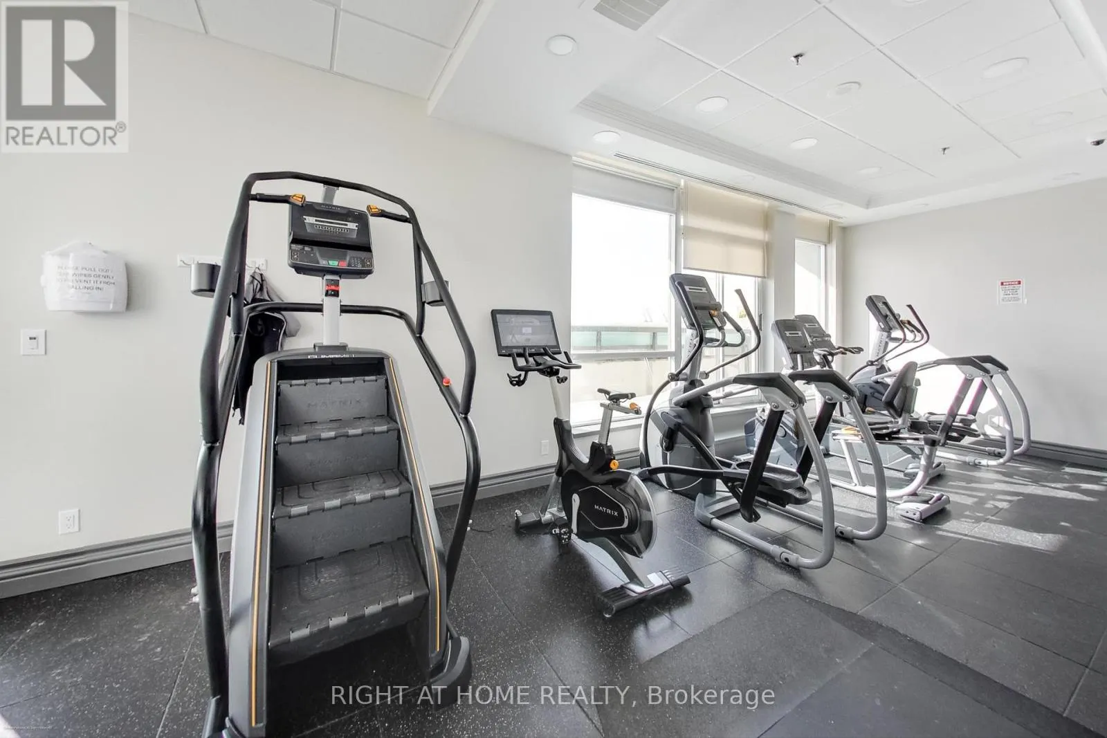 515 - 349 RATHBURN ROAD W