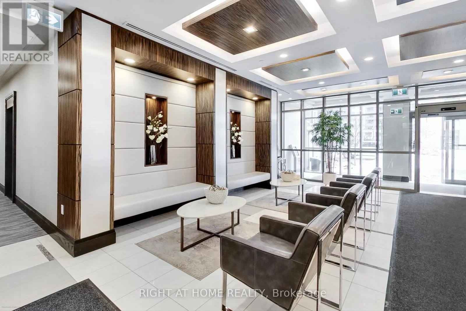 515 - 349 RATHBURN ROAD W
