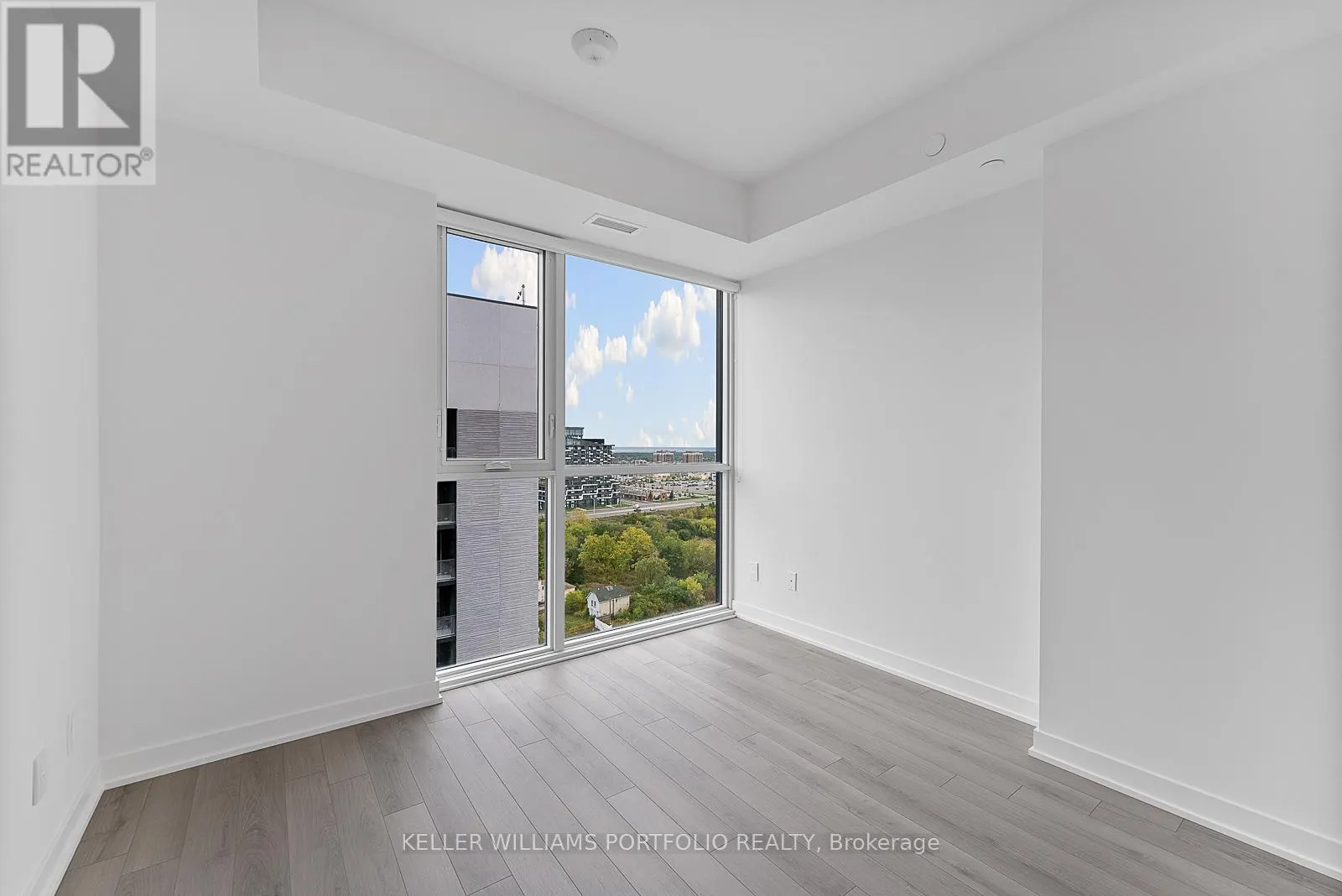 1601 - 3079 TRAFALGAR ROAD