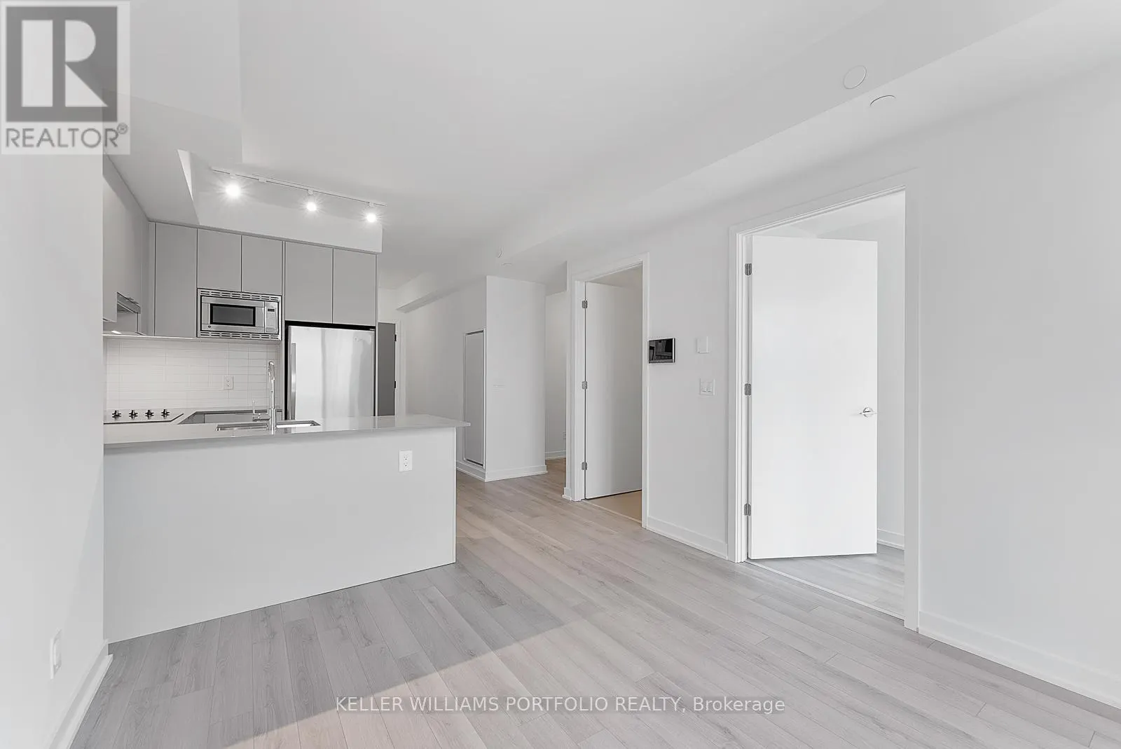 1601 - 3079 TRAFALGAR ROAD