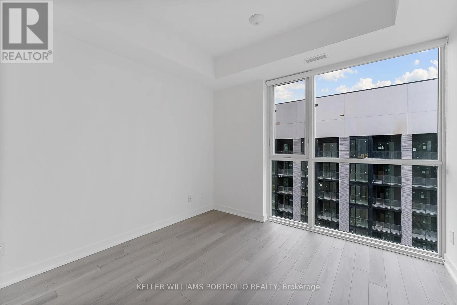 1601 - 3079 TRAFALGAR ROAD