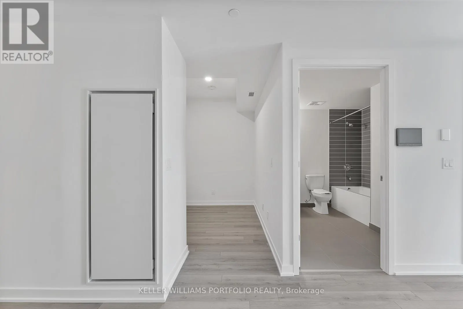 1601 - 3079 TRAFALGAR ROAD