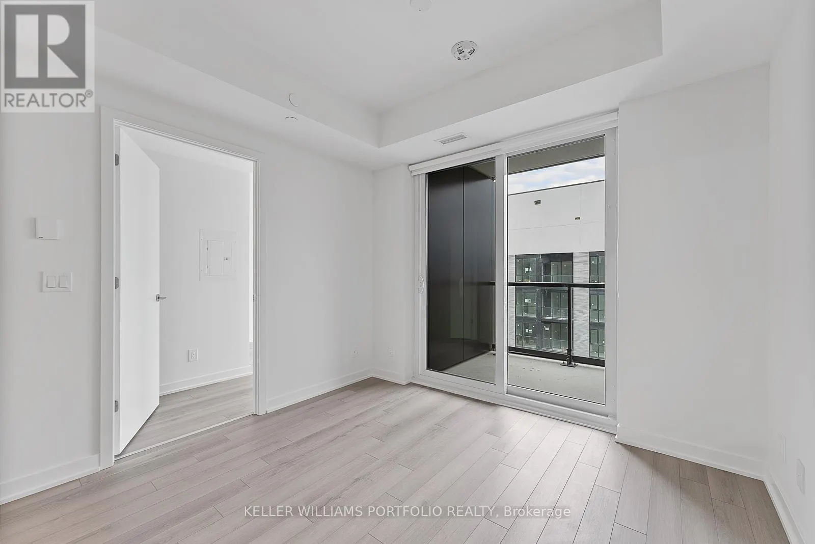 1601 - 3079 TRAFALGAR ROAD