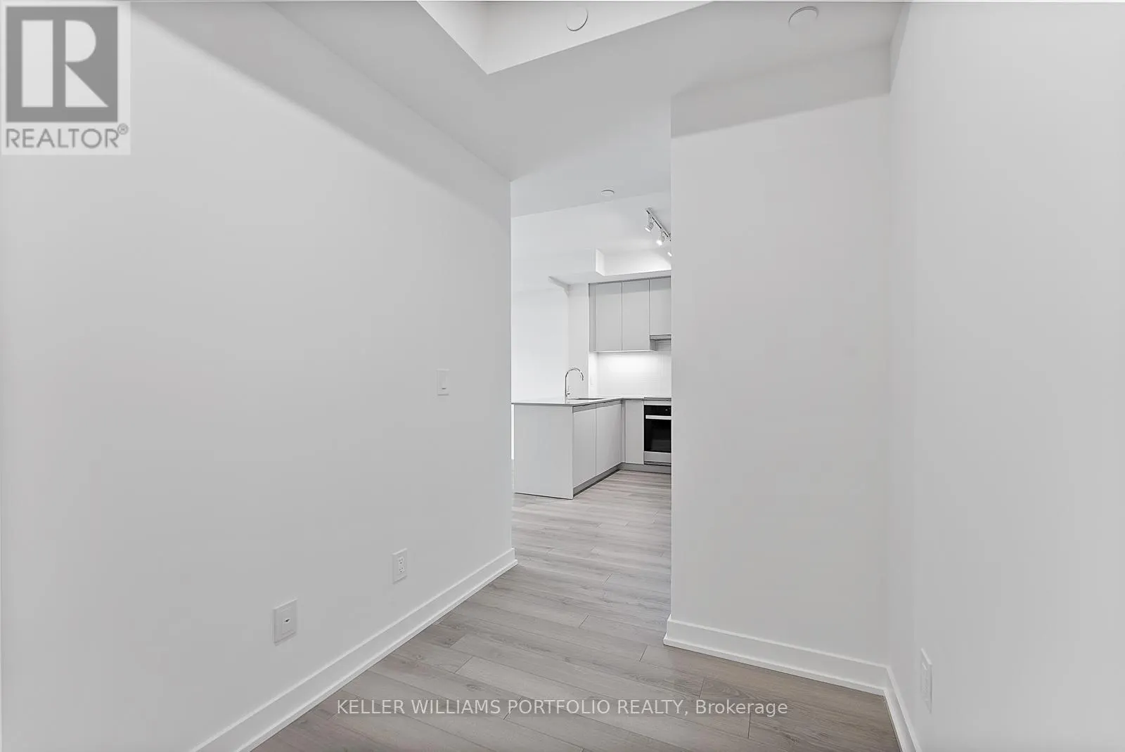 1601 - 3079 TRAFALGAR ROAD